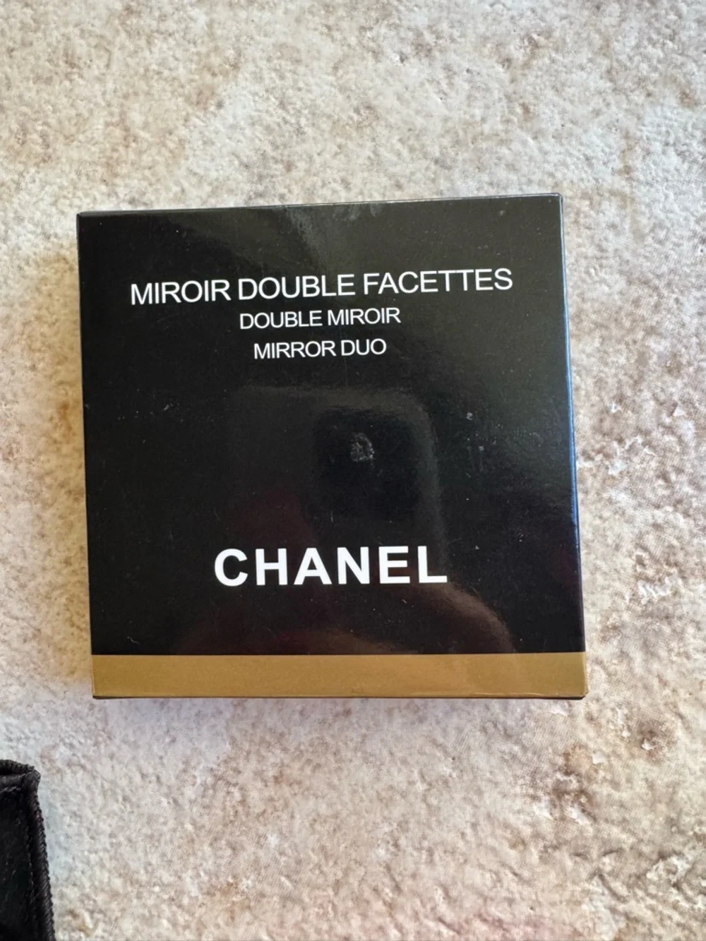 CHANEL red Mirror Duo Compact - Picture 3 of 7